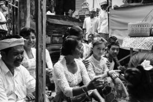 Petite fille lors d'une cérémonie à Bali