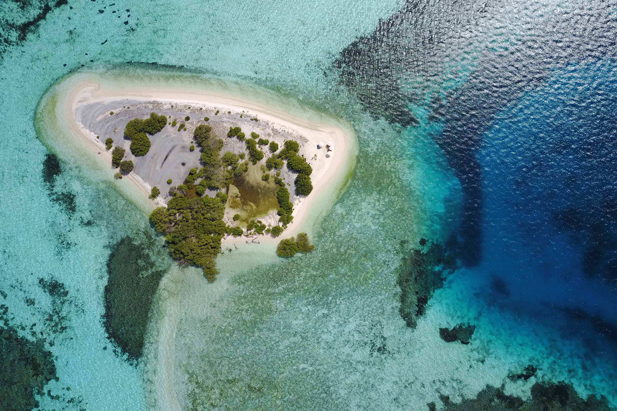 Îles sans nom, horizons infinis