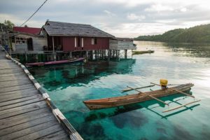 Maison sur pilotis au Togean depuis le ponton